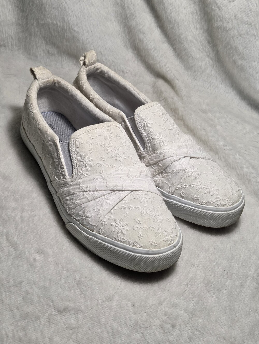 White Floral Embroidered Lace Slip-On Women's Sneakers